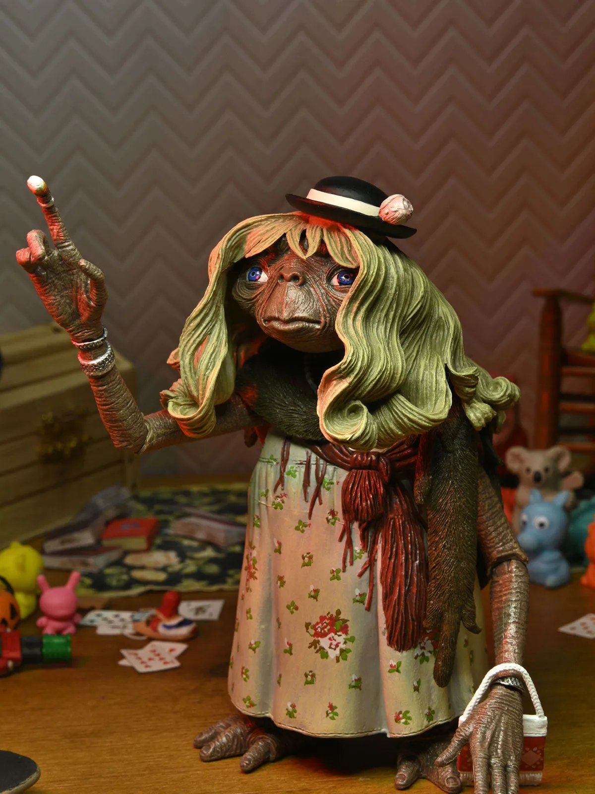 E.T. Ultimate Dress Up 40th Anniversary – 7" Scale Action Figurine - E.T. The Extra-Terrestrial - NECA Collectibles